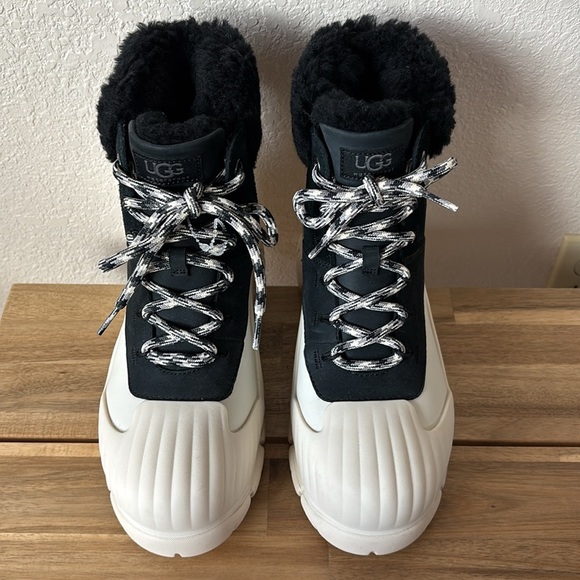 NWOT UGG Women's Adiroam Hiker Boot Black Size 9 - Picture 5 of 10